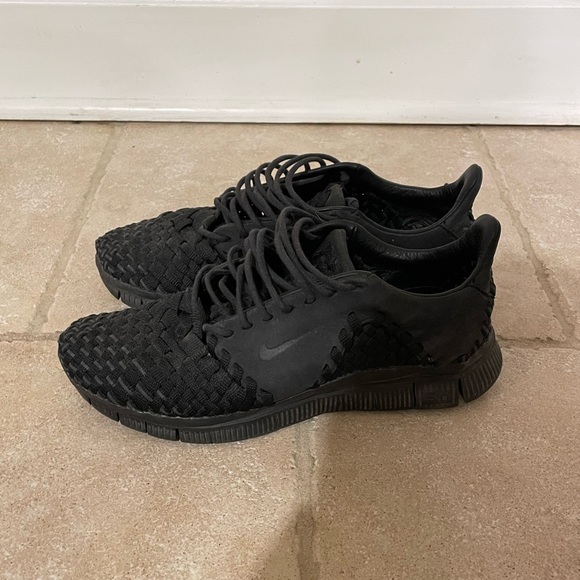 Nike Inneva 2 Triple Black Mens - Picture 1 of 8